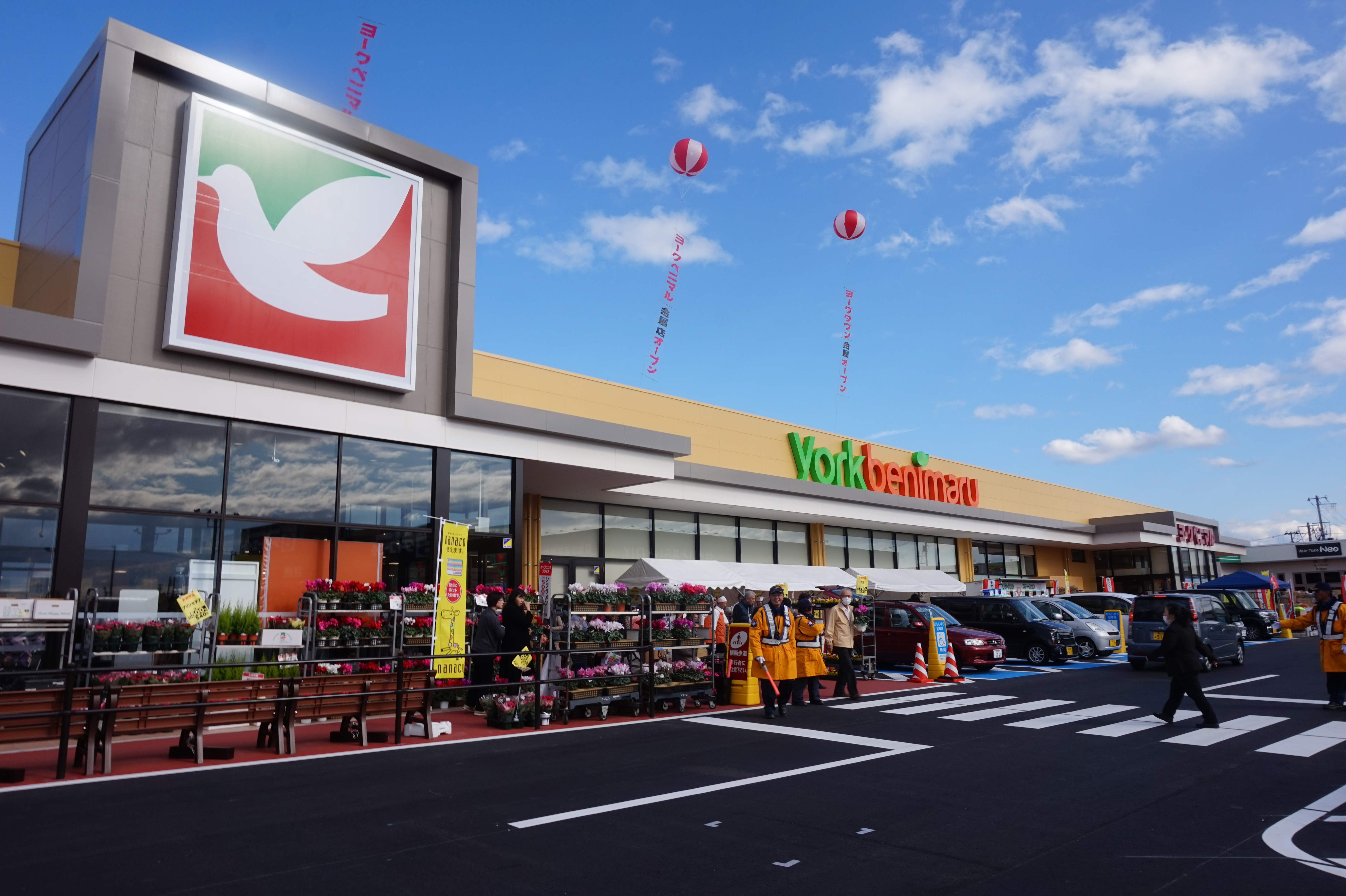 ヨークベニマルの売場づくりや店舗オペレーションのノウハウを導入した実験店の運営もスタート。食品スーパー「ゆめマート」の競争力を向上させたい考えだ