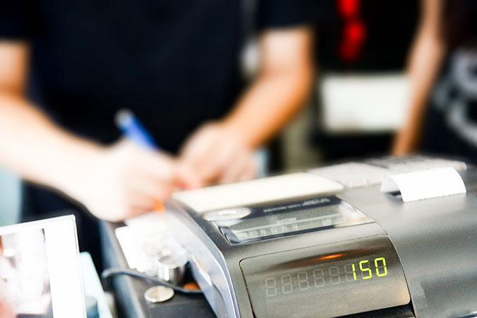 レジでの会計の様子