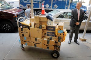 米ニューヨークのアマゾン荷物