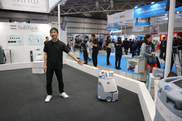 ソフトバンクロボティクスのAI清掃ロボット「Whiz」