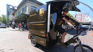 米アマゾン、ニューヨークで自転車による宅配実験に参加、DHLとUPSも