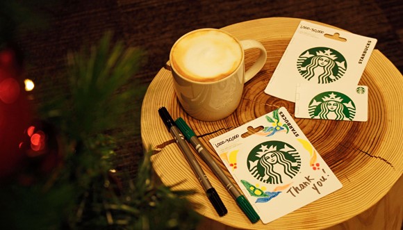 スターバックス、セブンイレブン約3300店でプリペイドカードを販売