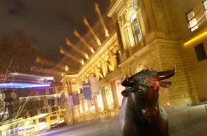 フランクルとの証券取引所前に設置された雄牛の像