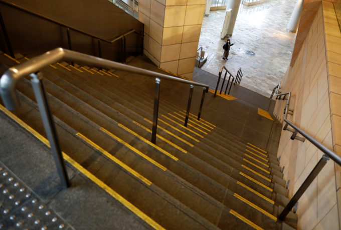 ほとんど人がいない都内の商業施設