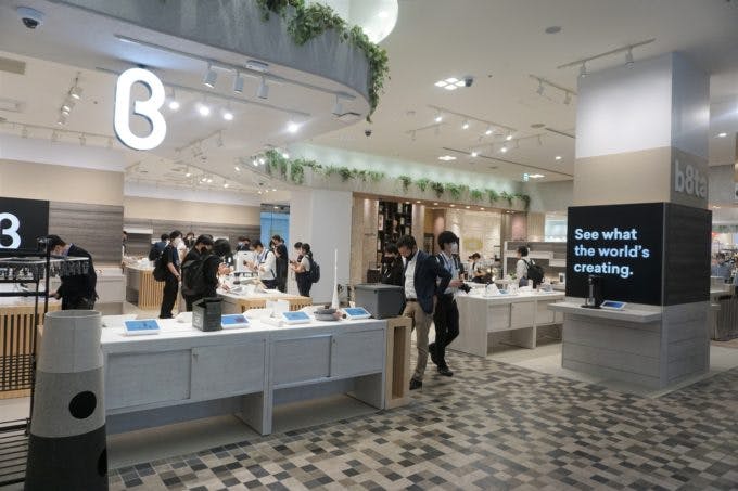新宿店は「新宿マルイ本館」の“一等地”とも言える１階の出入口正面に出店している