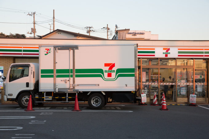 週刊コンビニニュース 大手3社、40店舗で共同配送の実証実験 _流通