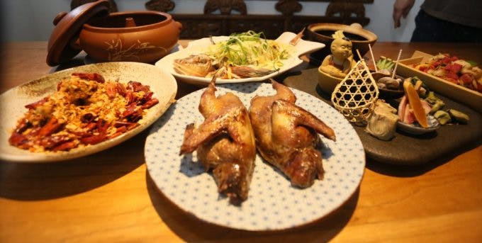 鴨舌など珍しい食材を使った本格的な中国の郷土料理が味わえる