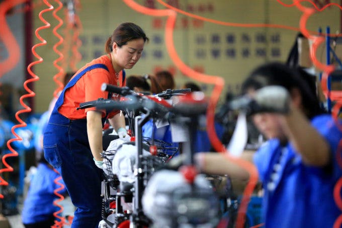 中国淮安市の電気自転車工場