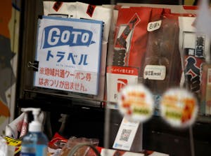 東京浅草で掲示されているGoToトラベルのポスター