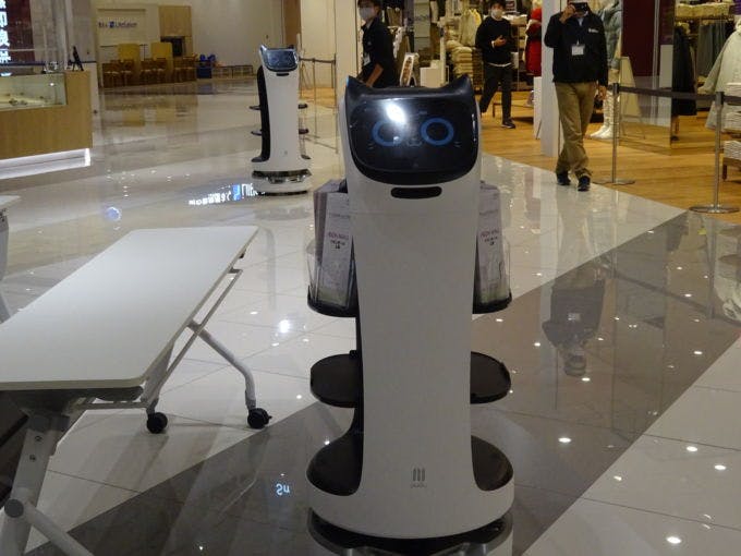 イオンモール上尾で導入した案内ロボット