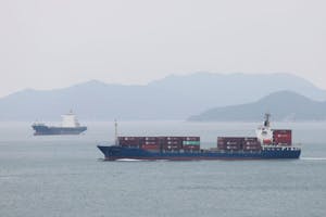 香港で撮影された貨物船