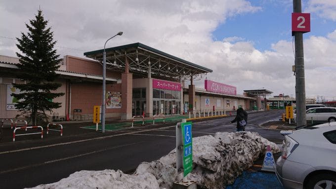 ３極寡占化が進み、小売りの力が強い北海道では、メーカー、ベンダーサイドの物流効率化も不可避になりつつある（写真は札幌市内のイオンスーパーセンター手稲山口店）