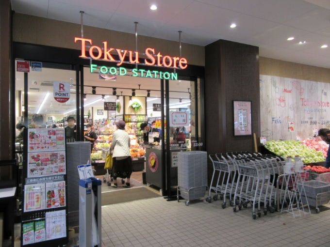 東急ストアフードステーション宮前平駅前店の店舗外観。