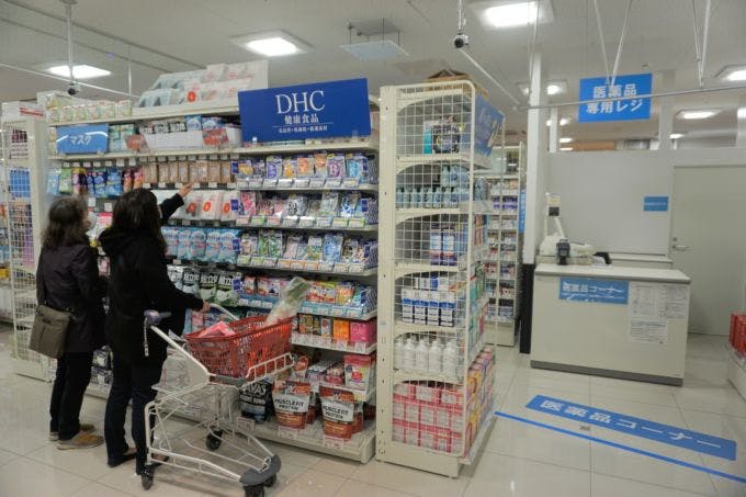 医薬品売場も設置し、ドラッグストアに立ち寄らなくても生活必需品が揃う利便性を提供する