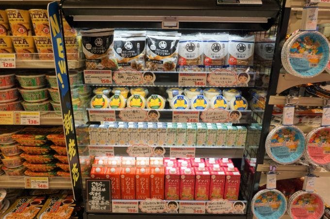 ■来店客から要望のあった商品を揃えるコーナー。写真の売場以外に、ゴンドラエンド部分にも同じコーナーを設けている