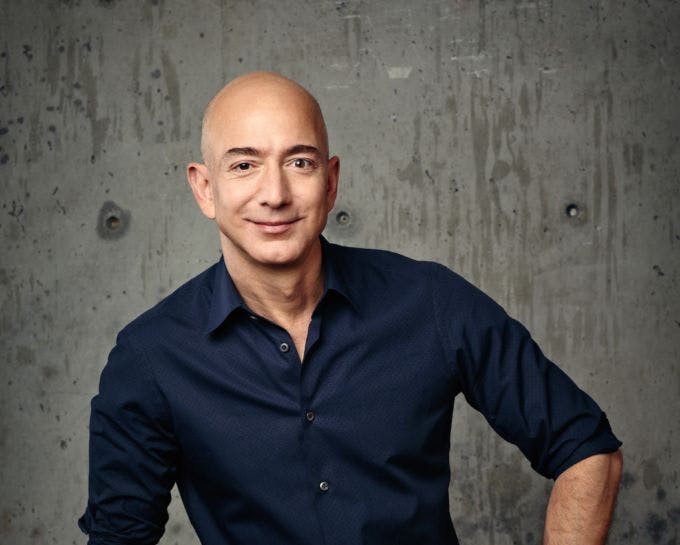 米アマゾン創業者のベゾスCEO