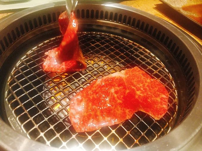 焼き物は料理長自らが個室を訪れ、目の前で焼き上げてくれる