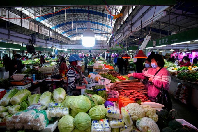 中国武漢の野菜市場