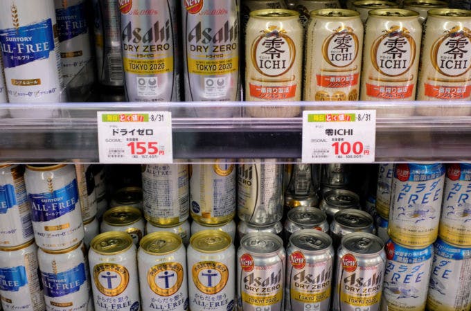 都内のスーパーに並ぶノンアルコールビール