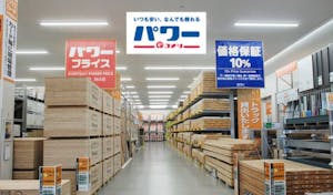 コメリ パワーのロゴと店内