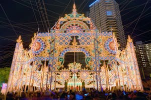 阪神・淡路大震災の追悼と街の復興を祈念した神戸ルミネリエ（SeanPavonePhoto/istock）