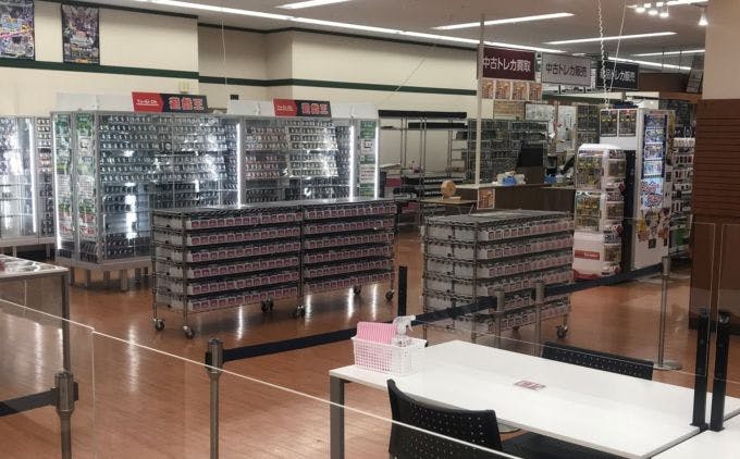 近年力を入れているトレカ販売。若年層を中心に対戦スペースも設置した