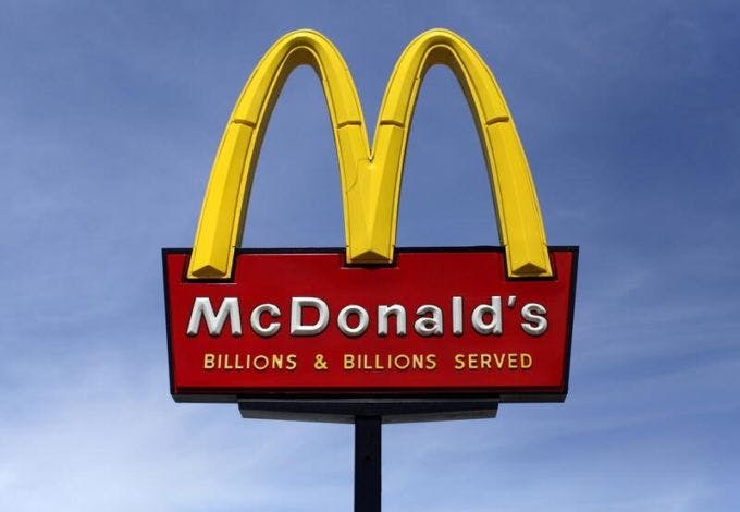 海外マックのロゴ