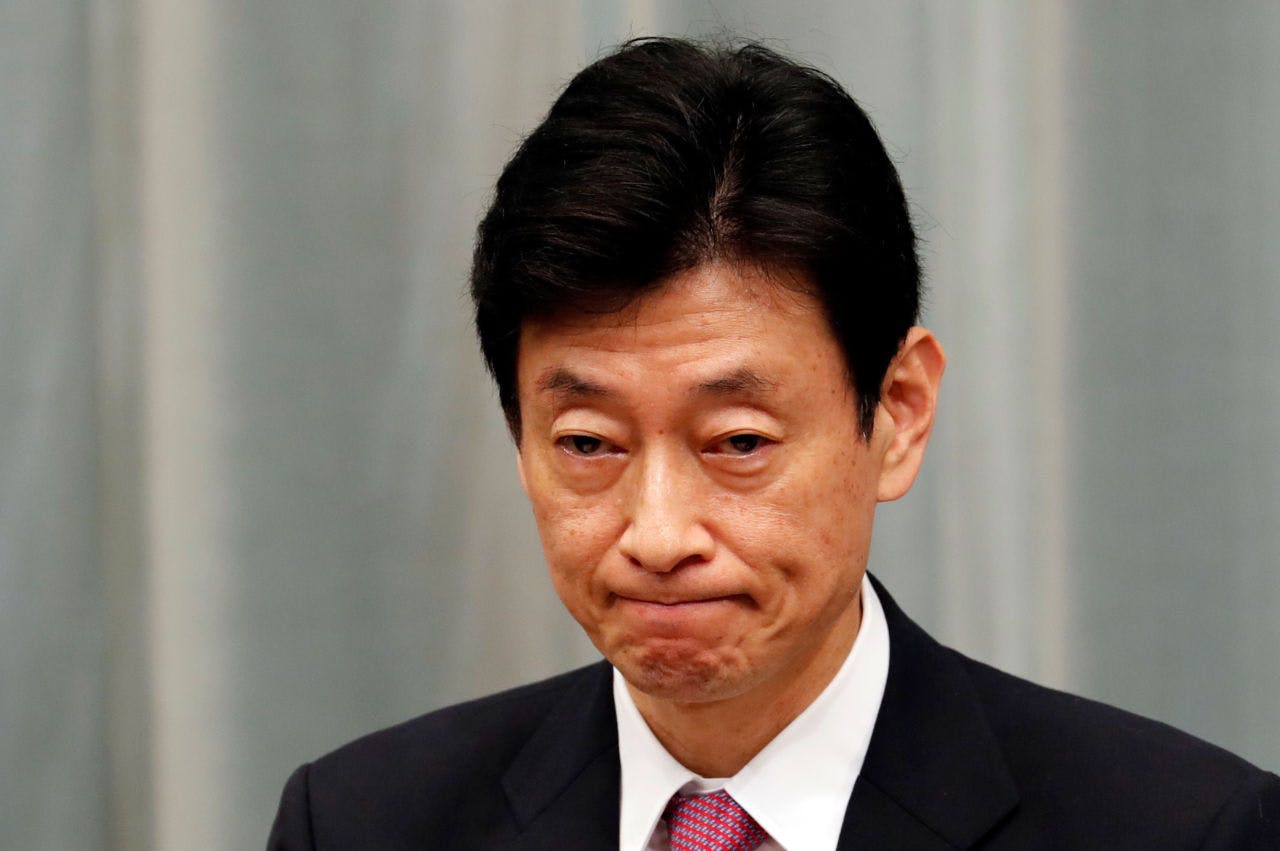 会見する西村経済再生相