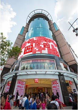 ユニクロ、上海のグローバル旗艦店の外観