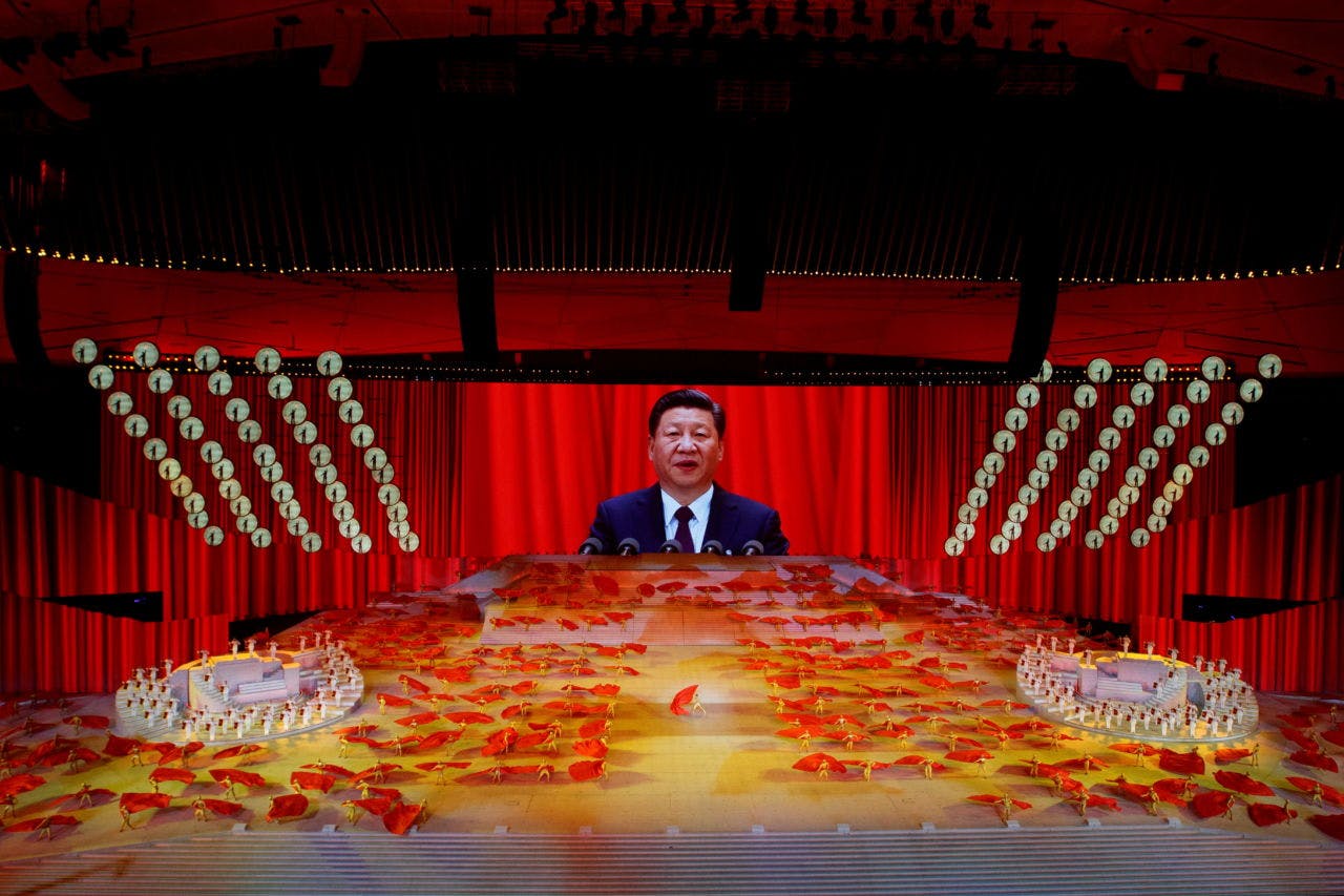 北京で行われた中国共産党創立１００周年の記念式典で、スクリーンに映し出された習氏の姿