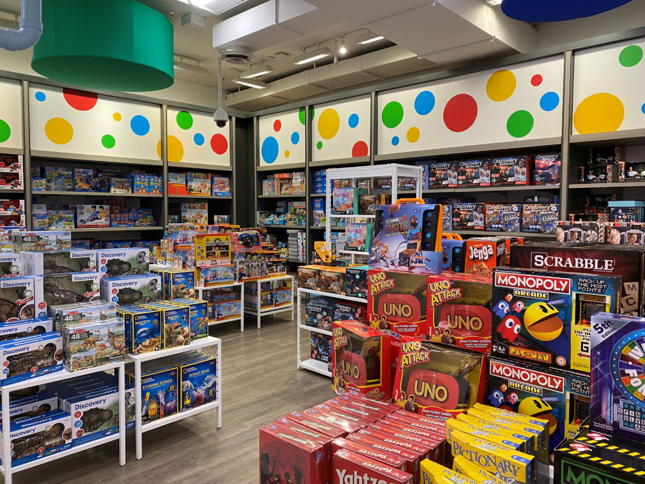 ニューヨークのメーシーズに並んだおもちゃの数々。