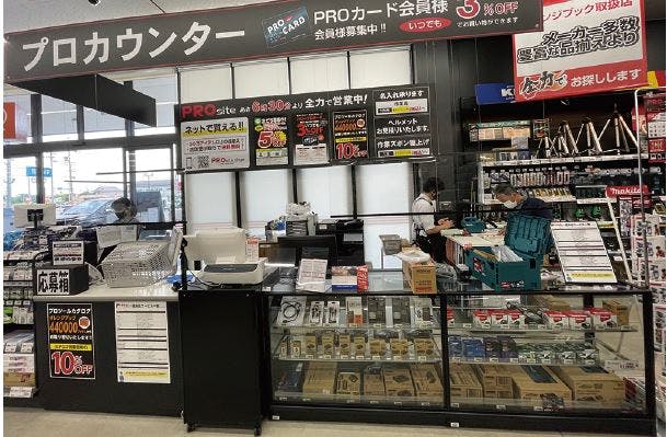 PROsite高浜店の接客スペースを備える「プロカウンター」