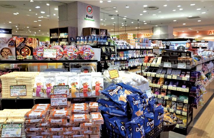 「Food warehouse プラーレ松戸店」の店内