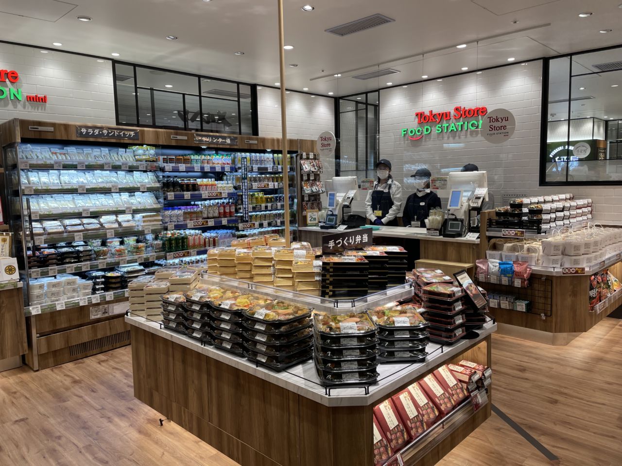 JR「品川」駅構内の商業施設内に出店した「東急ストアフードステーションミニ エキュート品川店」