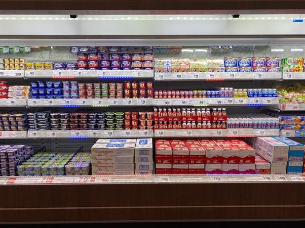 「スーパーセンタートライアル宮田店」で初導入された「AI冷蔵ショーケース」