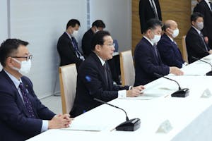 成年年齢引き下げに関する関係閣僚会議で発言する岸田文雄首相