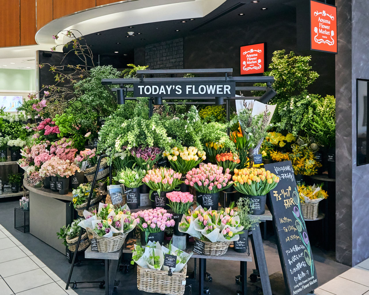 低迷する花き業界、なぜ青山フラワーマーケットはコロナ禍でも売上が