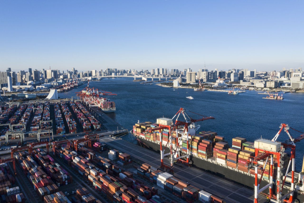 日本の港　貿易のイメージ