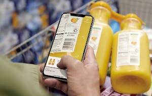 サムズクラブ(Sam’s Club)の専用アプリでスキャン&ゴーを利用する様子