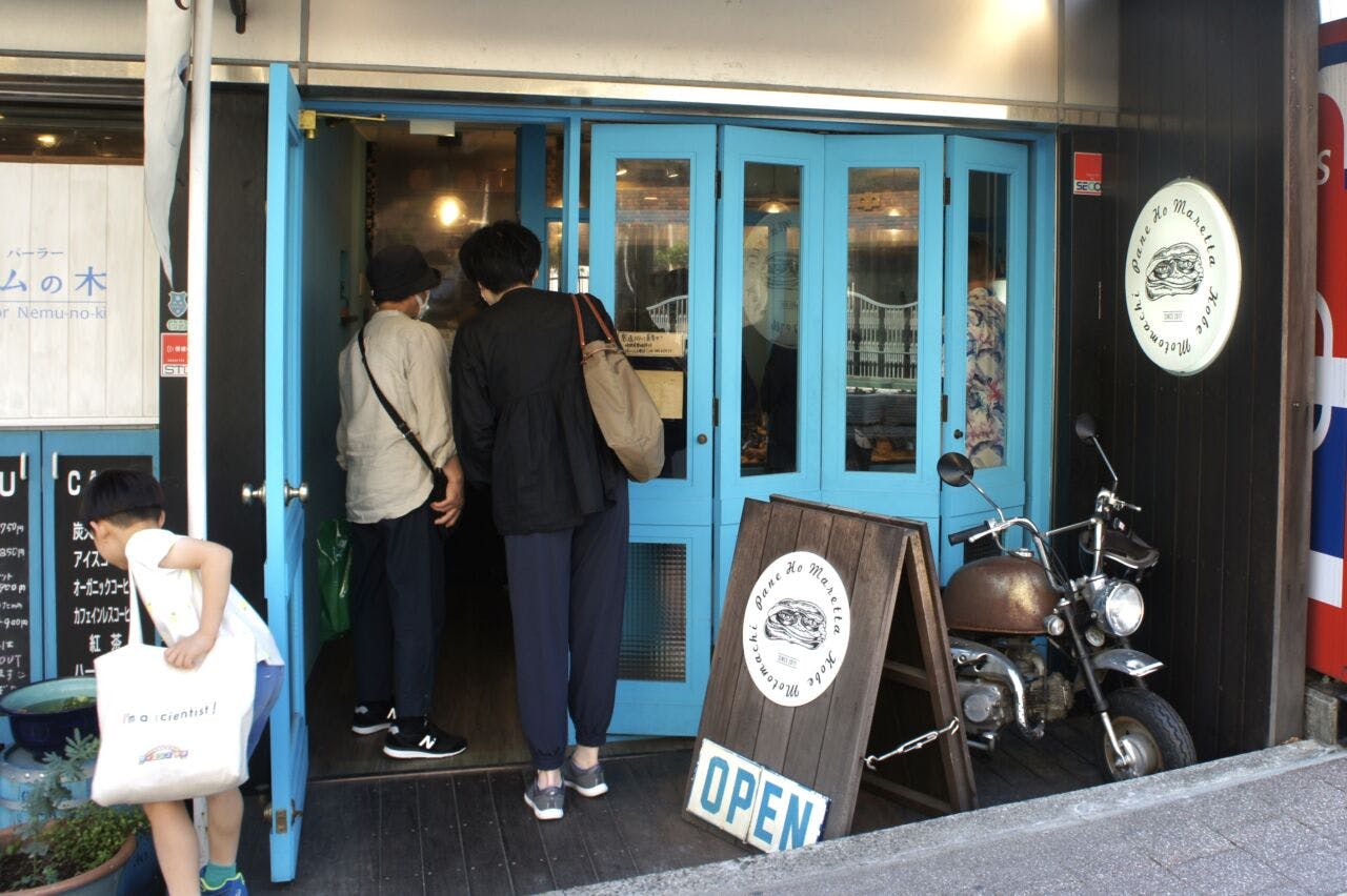 本店のパネマホマレッタ。平日は周辺官公庁で働く公務員やサラリーマン、休日は遠方からの目的客や観光客を集客。1日約350名を集客する