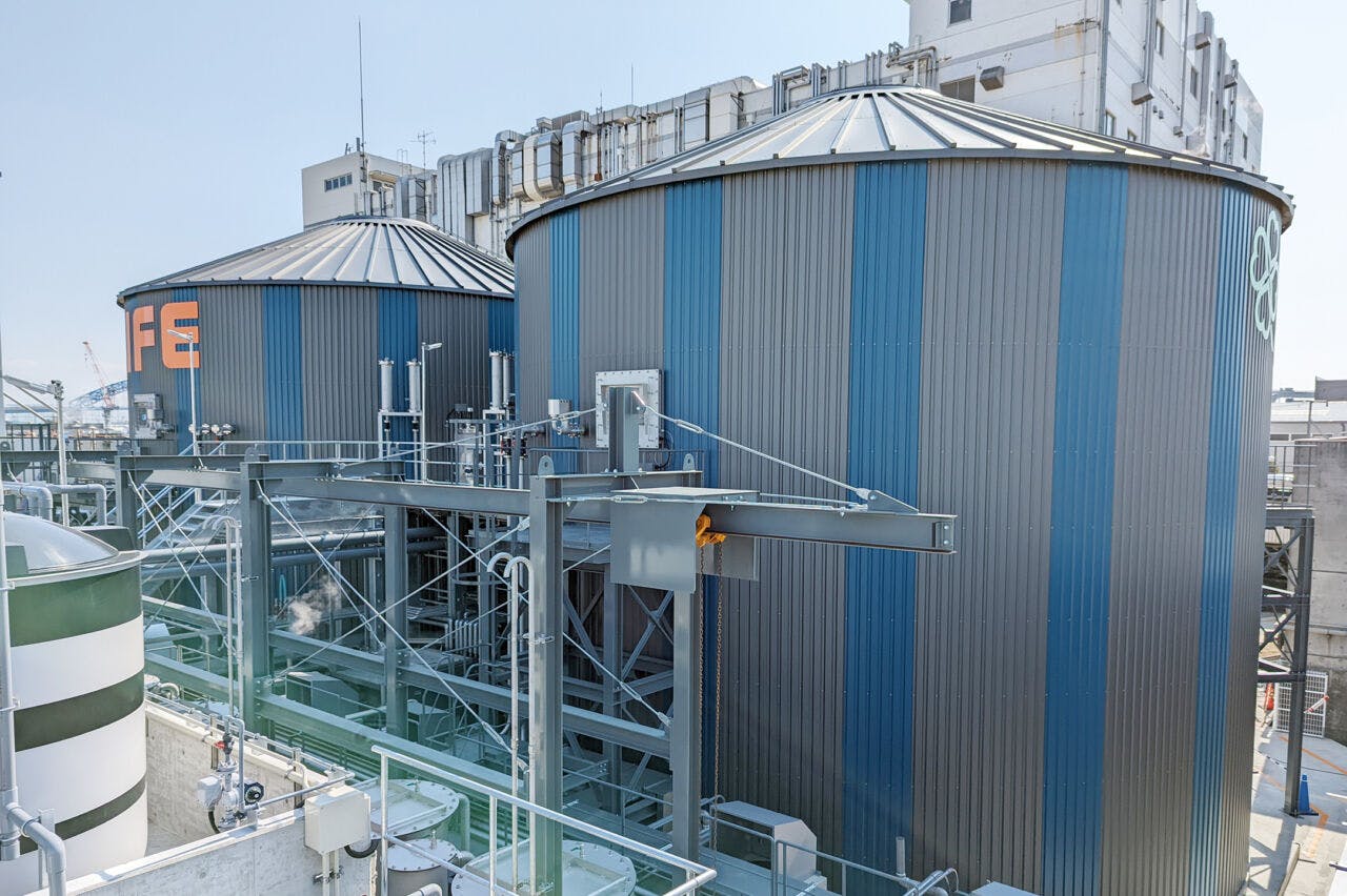 プロセスセンターで発生する食品残さを熱源化するライフ天保山バイオガス発電設備