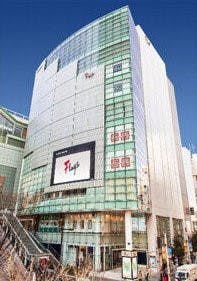 「ユニクロ新宿フラッグス店」が入る新宿駅直結の商業施設