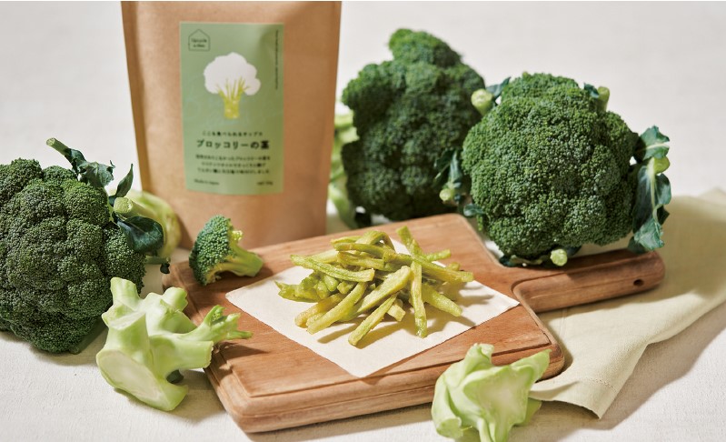 21年7月に発売したフードロス解決型ブランド「Upcycle by Oisix」の「ここも食べられるチップスブロッコリーの茎」