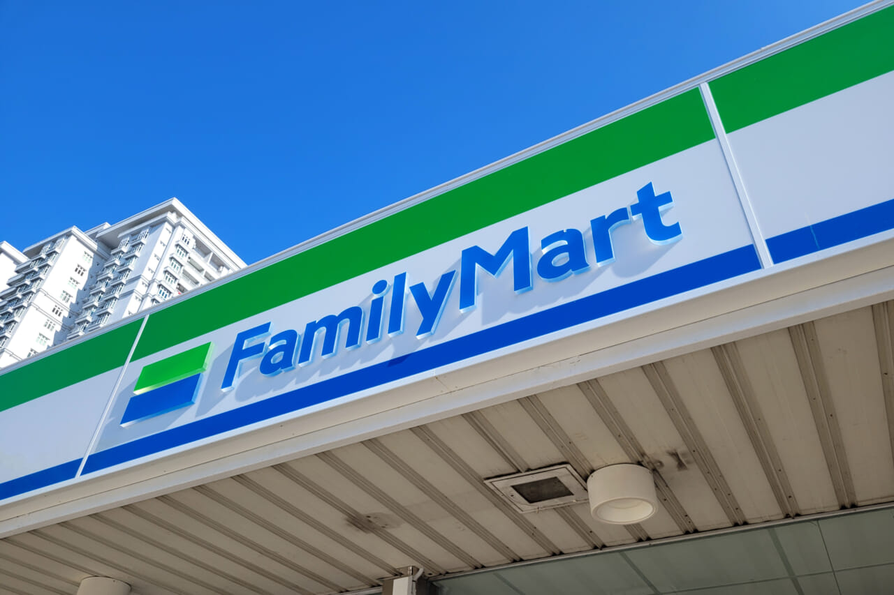 ファミリーマートの外観１