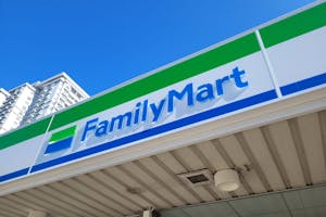 ファミリーマートの外観1