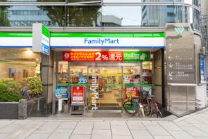 ファミリーマートの外観2