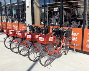 幕張店のOrder&Eat配送チームが使用する自転車