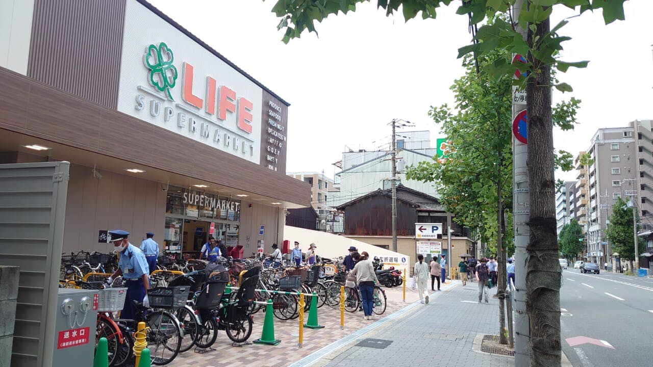 ライフ四条大宮店の外観