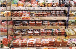 KOHYO阪急三国店の品揃えの充実したキムチコーナー