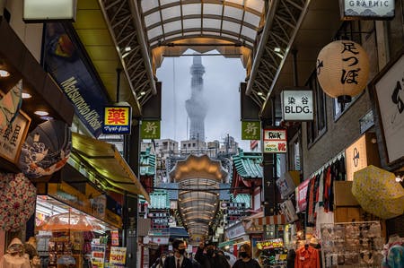 東京・浅草の商店街